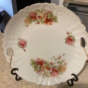 𝅺amazing plate,in excellent condition,Gold around the edge.